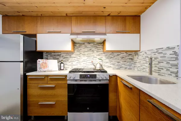 Philadelphia, PA 19130,870 N 28TH ST #201