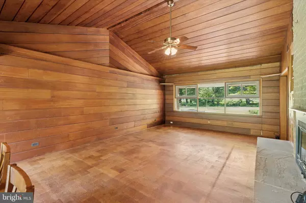 Harleysville, PA 19438,555 HOFFMAN RD