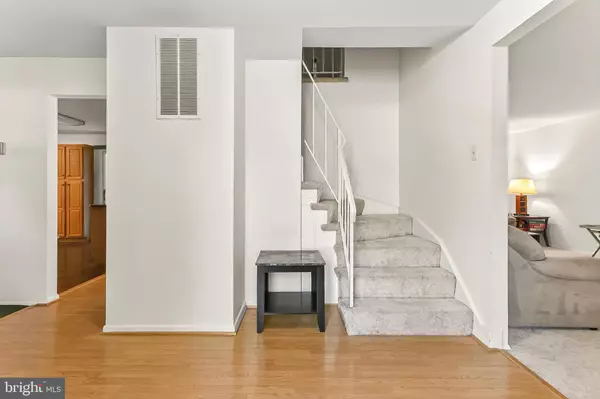 Reston, VA 20191,2301 ROSEDOWN DR