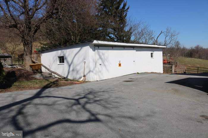 Hedgesville, WV 25427,627 HAMMONDS MILL RD
