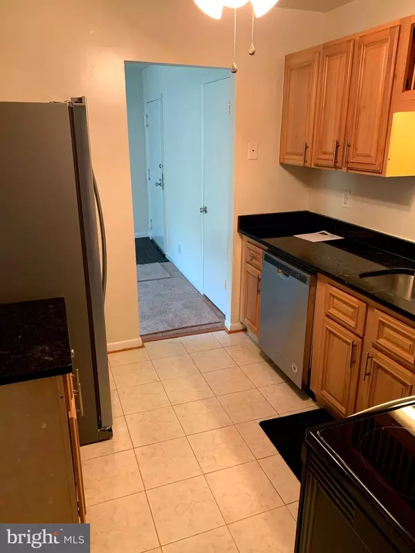 Alexandria, VA 22312,6220 EDSALL RD #101