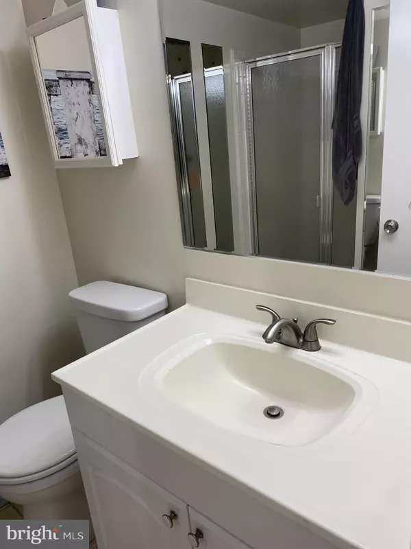 Alexandria, VA 22312,6220 EDSALL RD #101