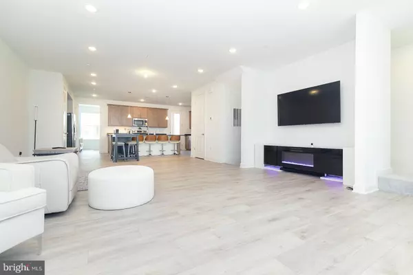 Chantilly, VA 20151,4965 LONGMIRE WAY