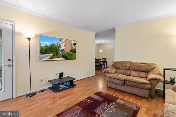 Falls Church, VA 22043,7011 FALLS REACH DR #205