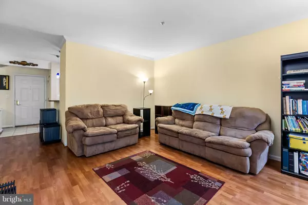 Falls Church, VA 22043,7011 FALLS REACH DR #205