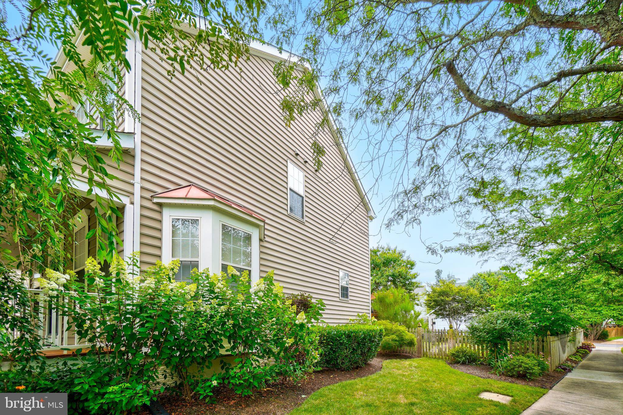Chantilly, VA 20152,26096 FLINTONBRIDGE DR