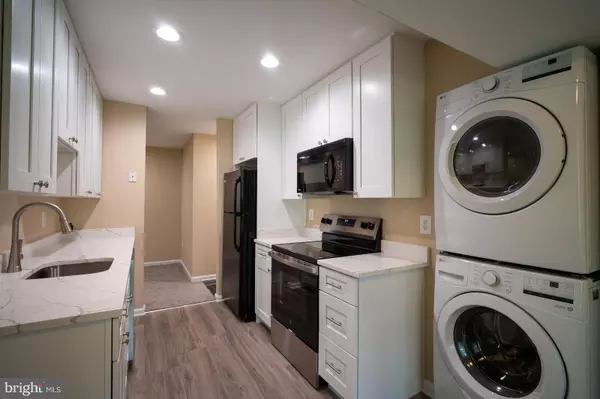 Manassas, VA 20110,8393 BUTTRESS LN #101