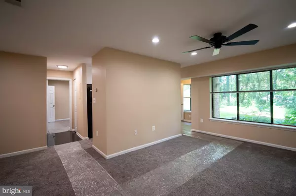 Manassas, VA 20110,8393 BUTTRESS LN #101