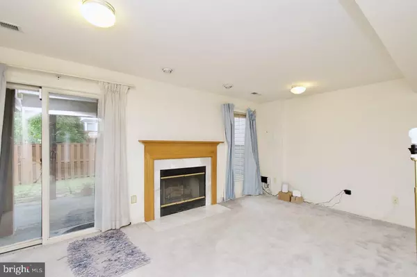Alexandria, VA 22315,7496 GADSBY SQ