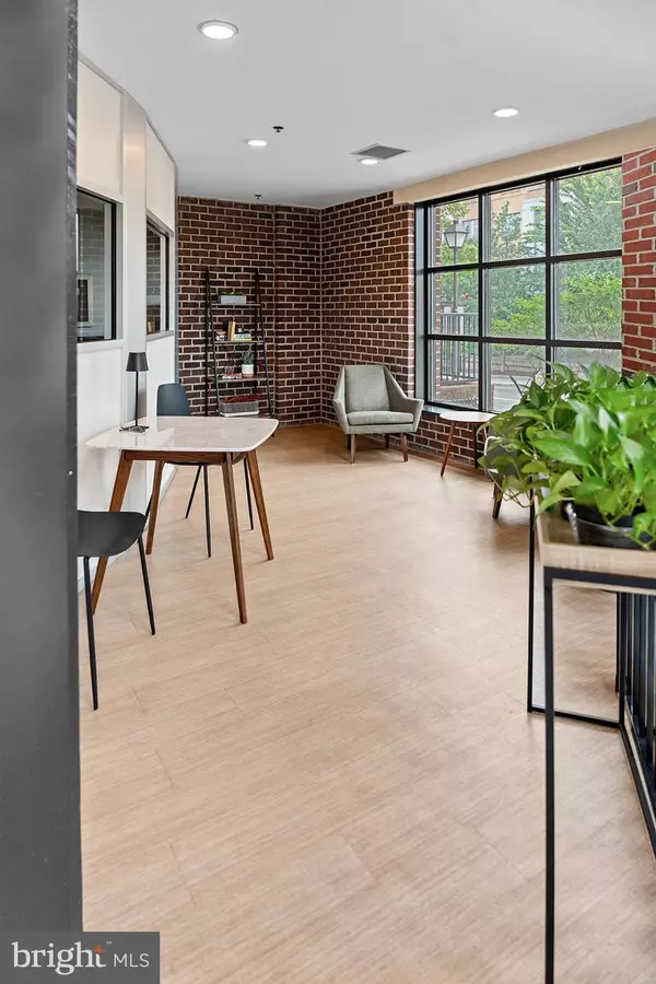 Alexandria, VA 22305,181 E REED AVE #207