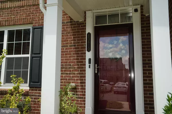 Chantilly, VA 20152,43610 MCKAY TER