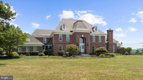 4303 W WYNDEMERE CIR, Schnecksville, PA 18078