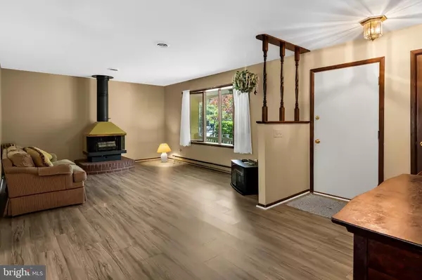 Waretown, NJ 08758,1 AVON LN