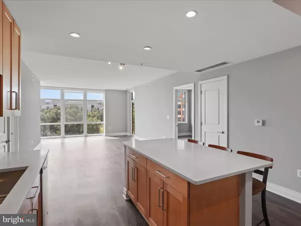 Mclean, VA 22102,8220 CRESTWOOD HEIGHTS DR #708