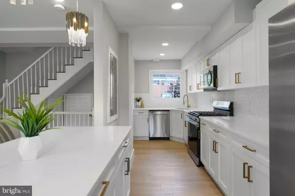 Alexandria, VA 22302,3528 VALLEY DR