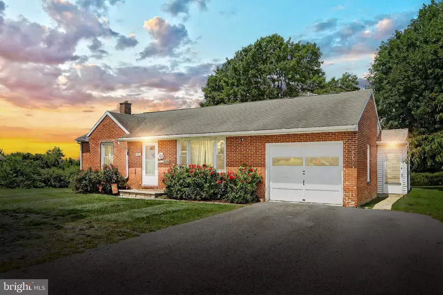 7469 LINCOLN HWY, Abbottstown, PA 17301