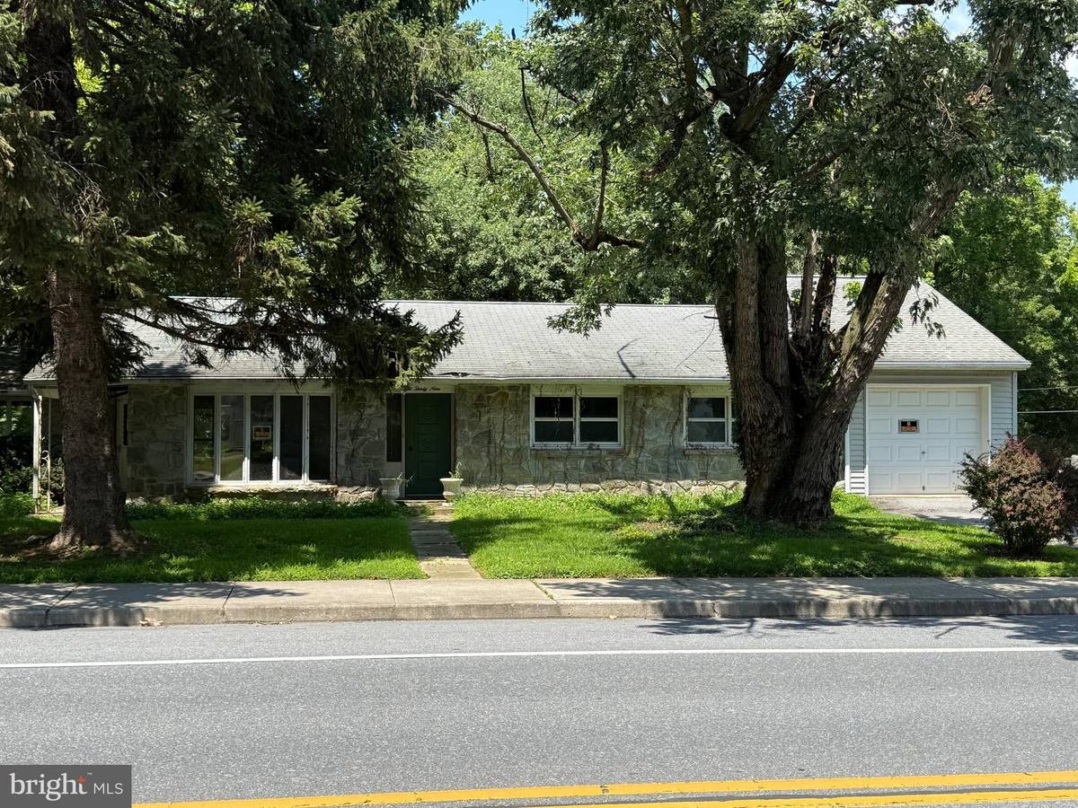 Ephrata, PA 17522,839 S STATE ST