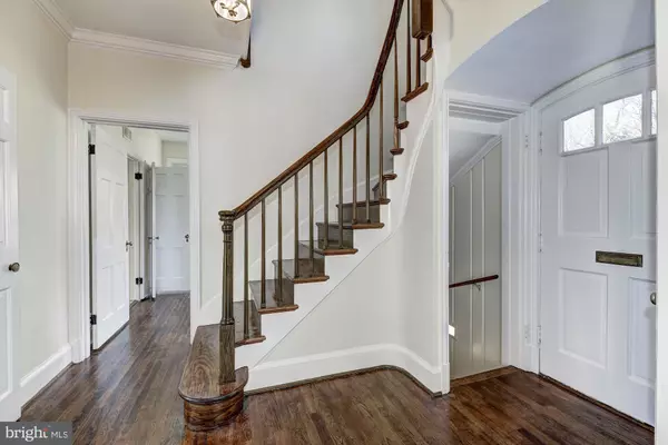 Washington, DC 20016,4910 HILLBROOK LN NW