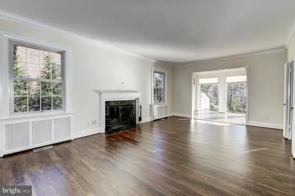 Washington, DC 20016,4910 HILLBROOK LN NW