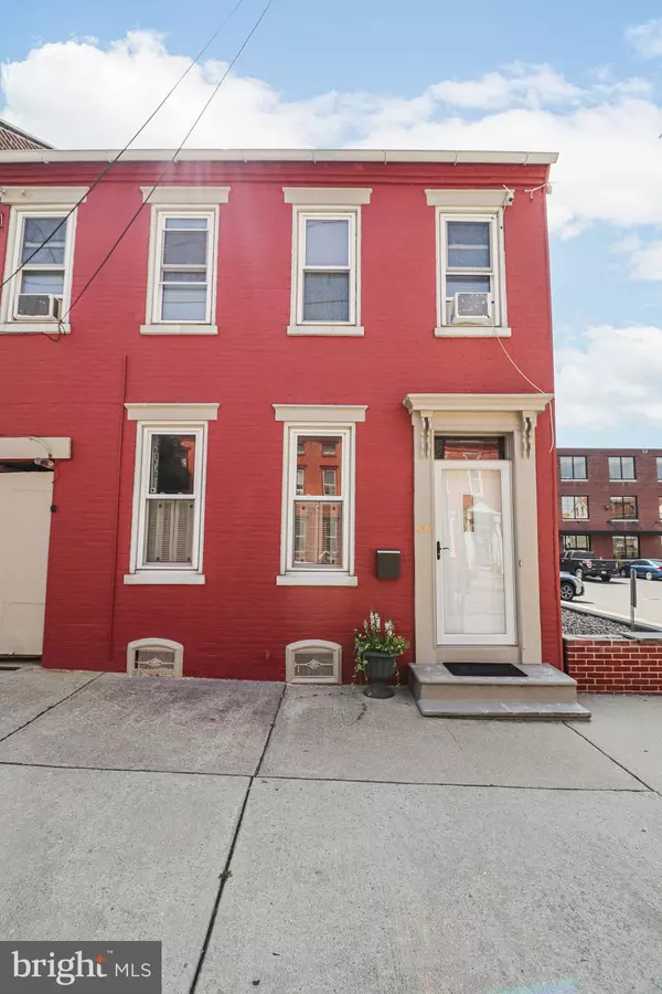 450 WALNUT ST, Columbia, PA 17512