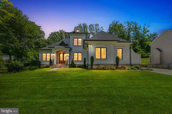 305 OLD COURTHOUSE RD NE, Vienna, VA 22180