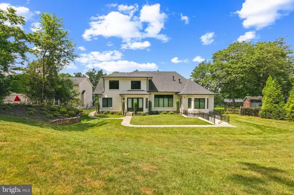 305 OLD COURTHOUSE RD NE, Vienna, VA 22180