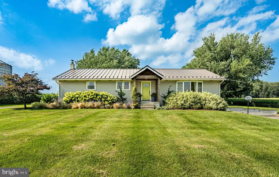 25 FREEMAN RD, Cochranville, PA 19330