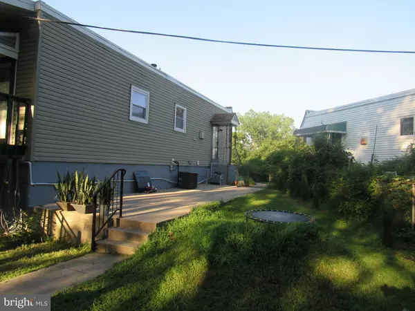 Philadelphia, PA 19116,412 AVON PL