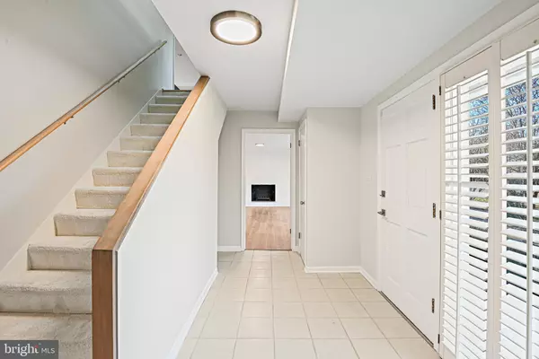 Mclean, VA 22101,6212 LOCH RAVEN DR