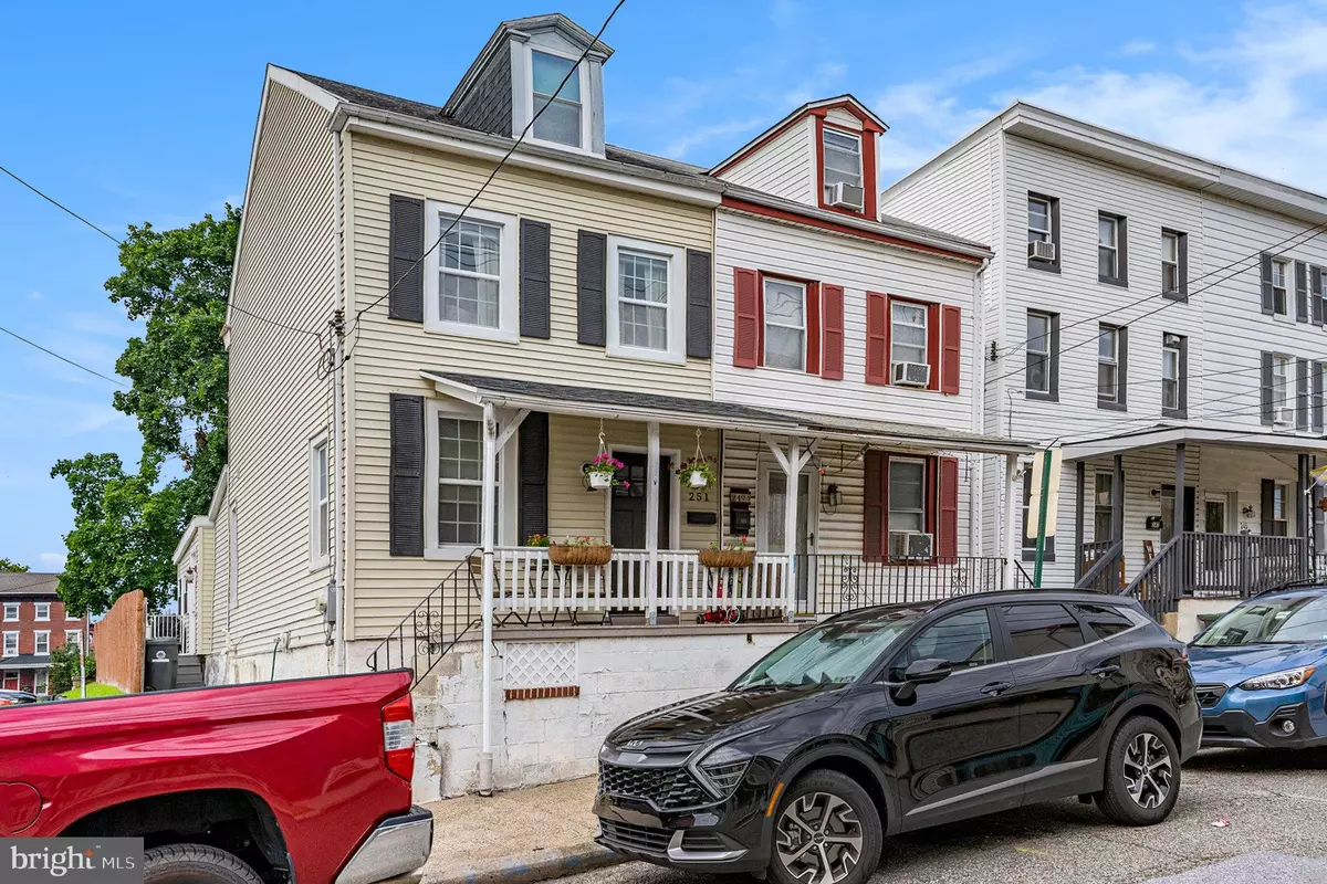 Phoenixville, PA 19460,251 HALL ST