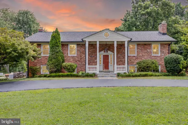 5039 PRESTWICK DR, Fairfax, VA 22030