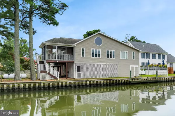 5073 TWILLEY DR, Chincoteague Island, VA 23336