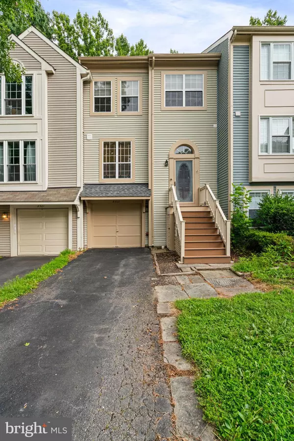 Lorton, VA 22079,8303 LINDEN OAKS CT