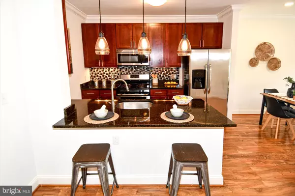 Alexandria, VA 22312,6301 EDSALL RD #115