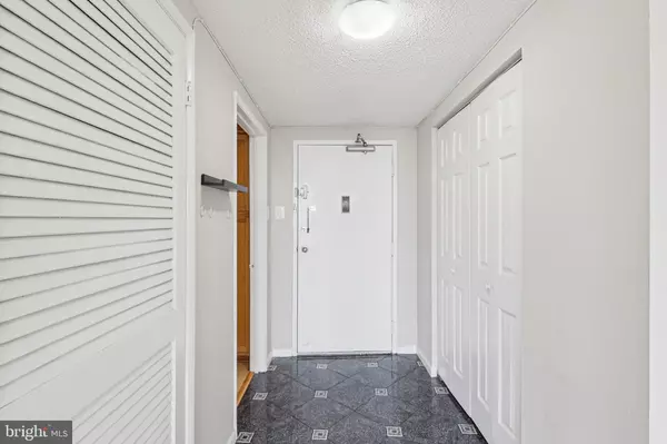 Alexandria, VA 22304,6301 STEVENSON AVE #705