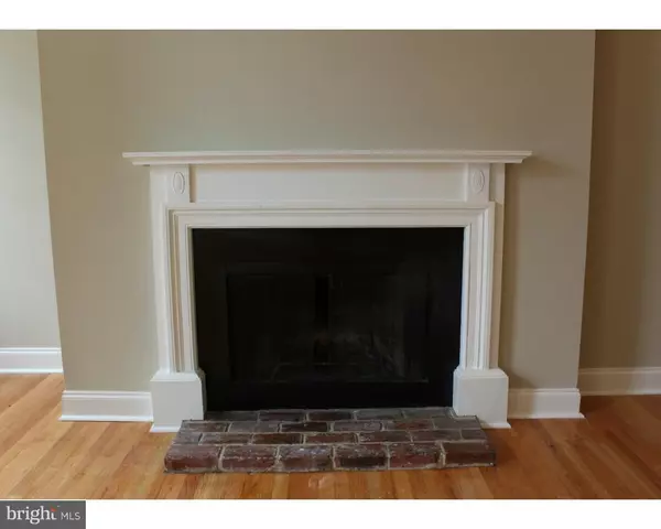 Philadelphia, PA 19147,408 S 9TH ST #1R