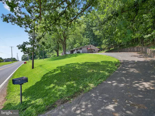 Reinholds, PA 17569,2135 OLD LANCASTER PIKE