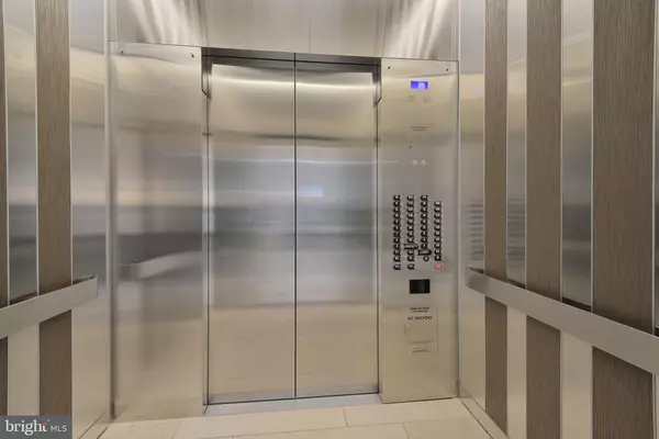 Mclean, VA 22102,7887 JONES BRANCH DR #1004