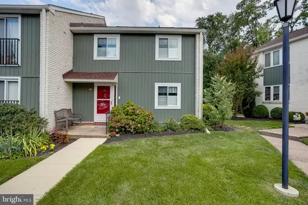 10 E CLOSE DR, Moorestown, NJ 08057