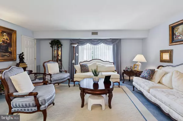 Philadelphia, PA 19114,53201 DELAIRE LANDING RD #201