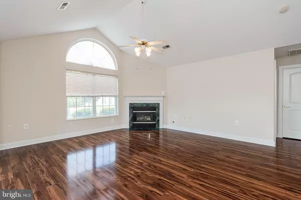 Fredericksburg, VA 22407,6255 AUTUMN LEAF DR