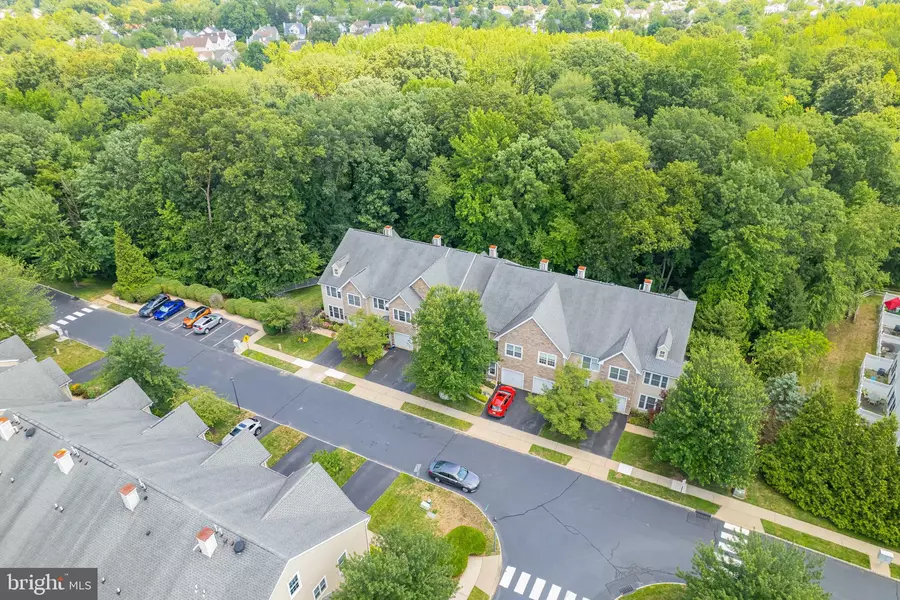 8 AMBER DR, Old Bridge, NJ 08857