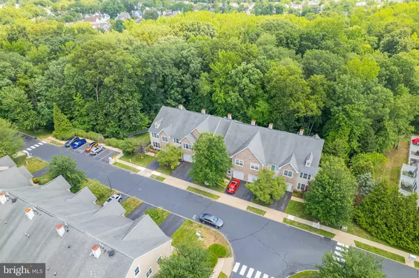 8 AMBER DR, Old Bridge, NJ 08857