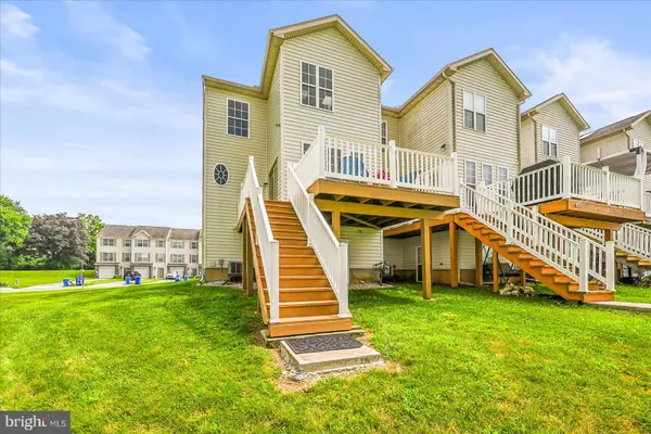 York, PA 17408,376 MESA LN