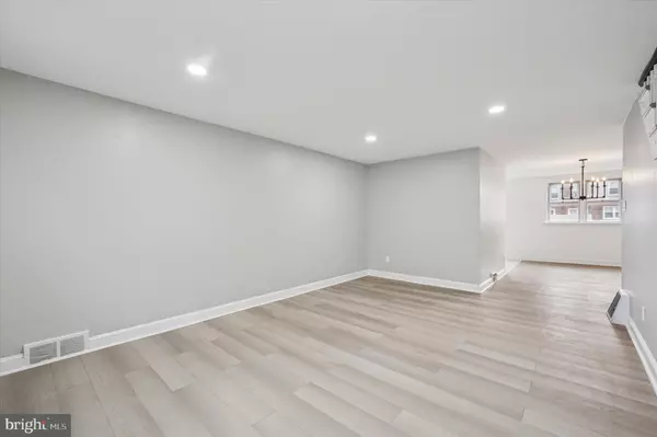 Glenolden, PA 19036,1074 CEDARWOOD RD