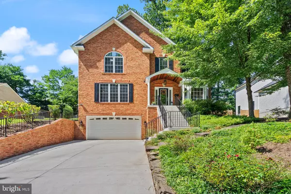 7311 WOODLEY PL, Falls Church, VA 22046
