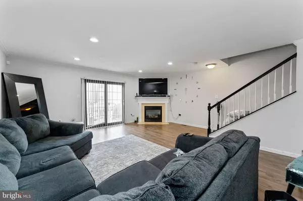 Norristown, PA 19401,729 E OAK ST