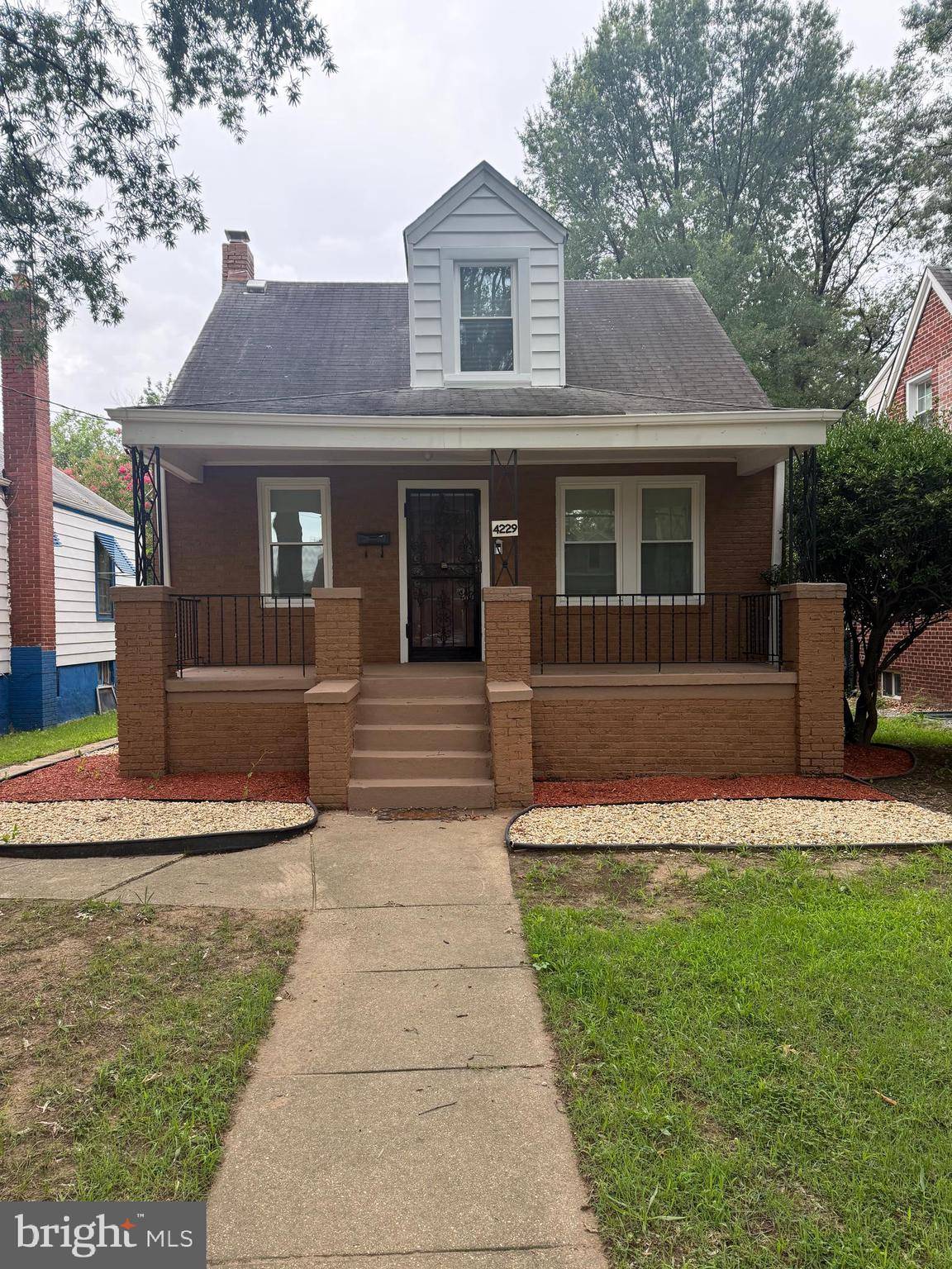 4229 LANE PL NE, Washington, DC 20019
