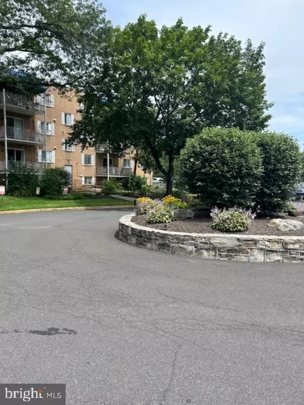 Philadelphia, PA 19116,300 BYBERRY RD #210