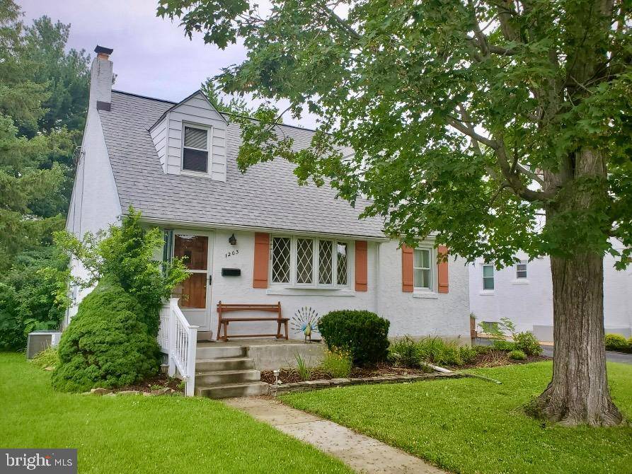 1203 VILLANOVA AVE, Folsom, PA 19033